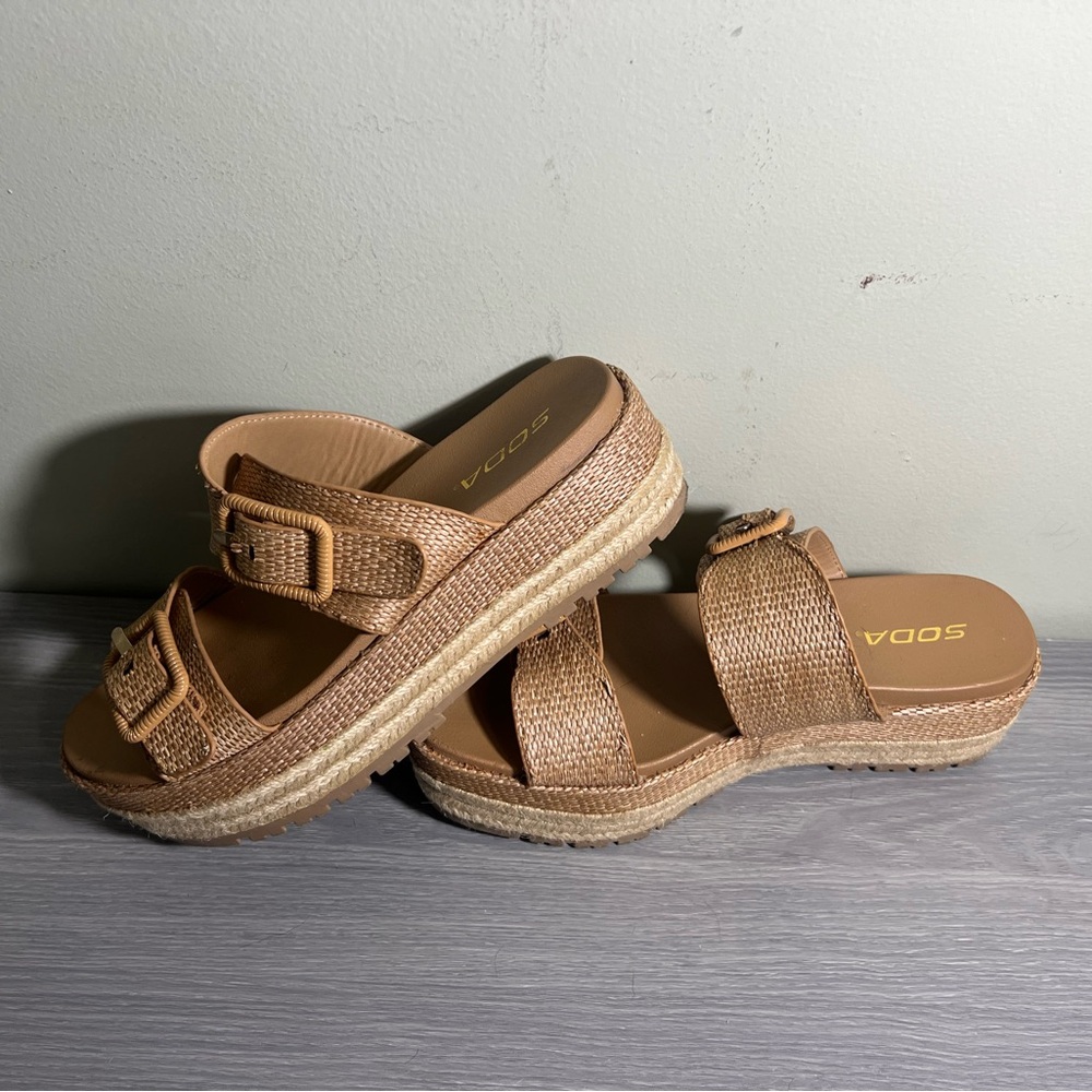 Sandals size 9